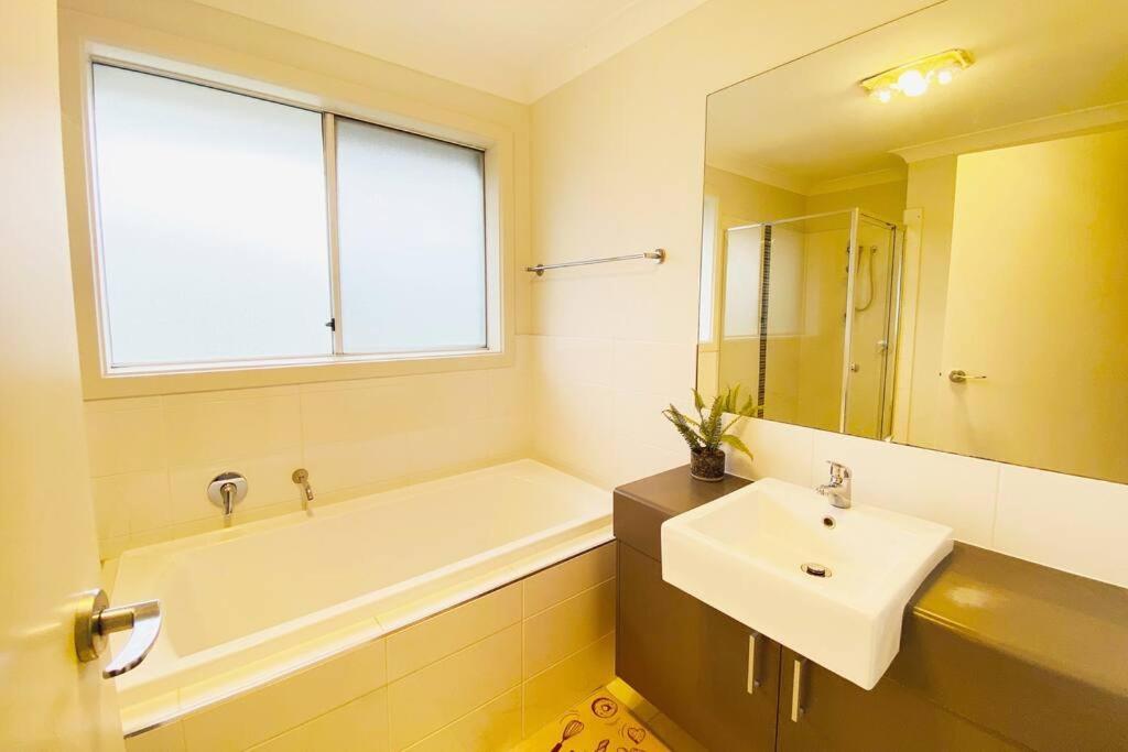 Kellyville 5Br Near Park And Shopping Mall المظهر الخارجي الصورة